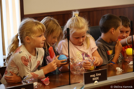 Otroci Društva Počitniško varstvo Kamnik obiskali župana Mateja Slaparja (7)
